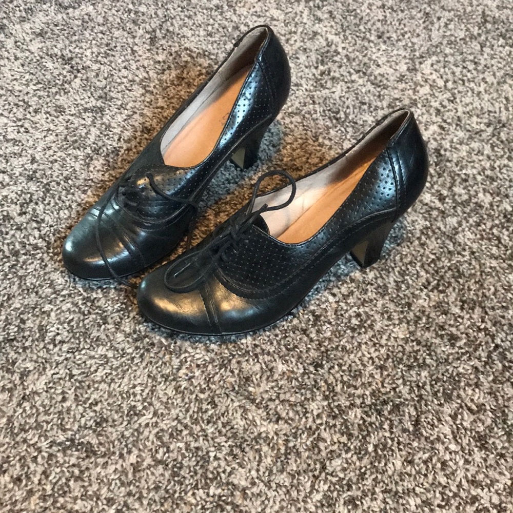 Black small pumps
